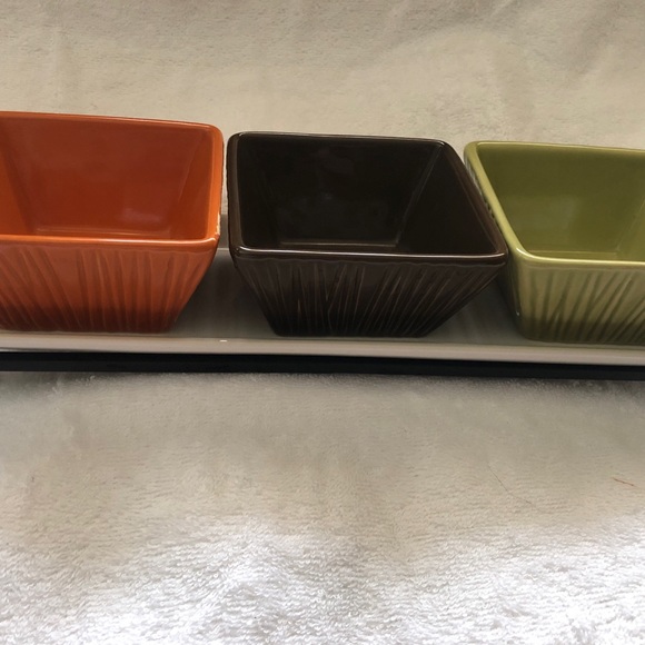 Ceramic plate on bronze metal stand. 3 square bowls. Beautiful harvest colors. - Picture 2 of 16